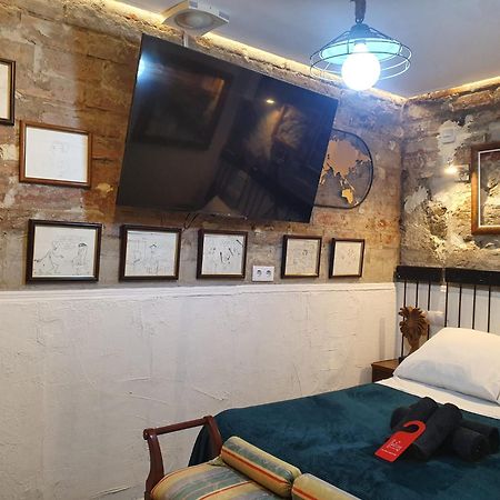 Studio Or Rooms With Private Bathroom Or Rooms With Shared Bathroom バルセロナ エクステリア 写真