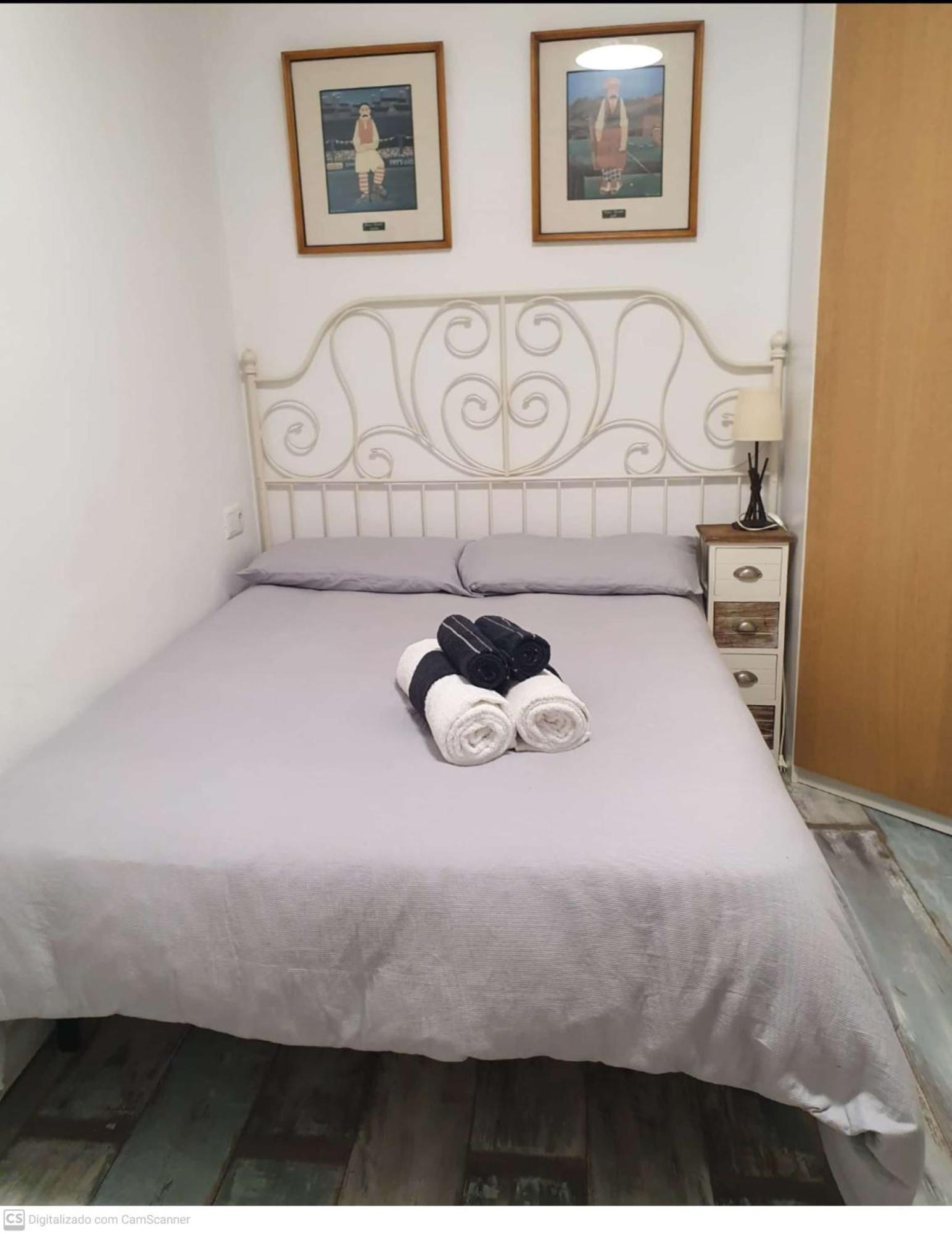 Studio Or Rooms With Private Bathroom Or Rooms With Shared Bathroom バルセロナ エクステリア 写真