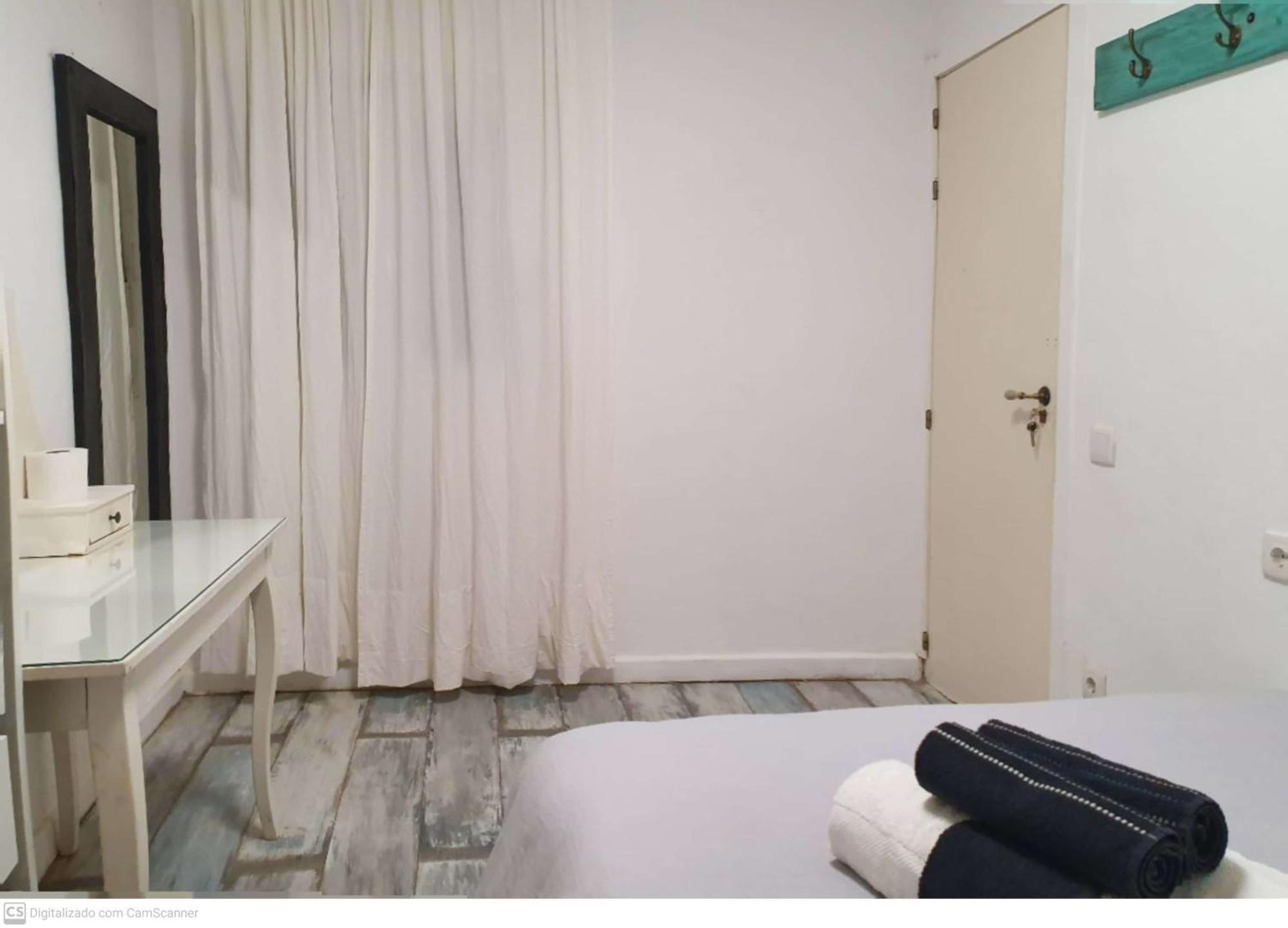 Studio Or Rooms With Private Bathroom Or Rooms With Shared Bathroom バルセロナ エクステリア 写真