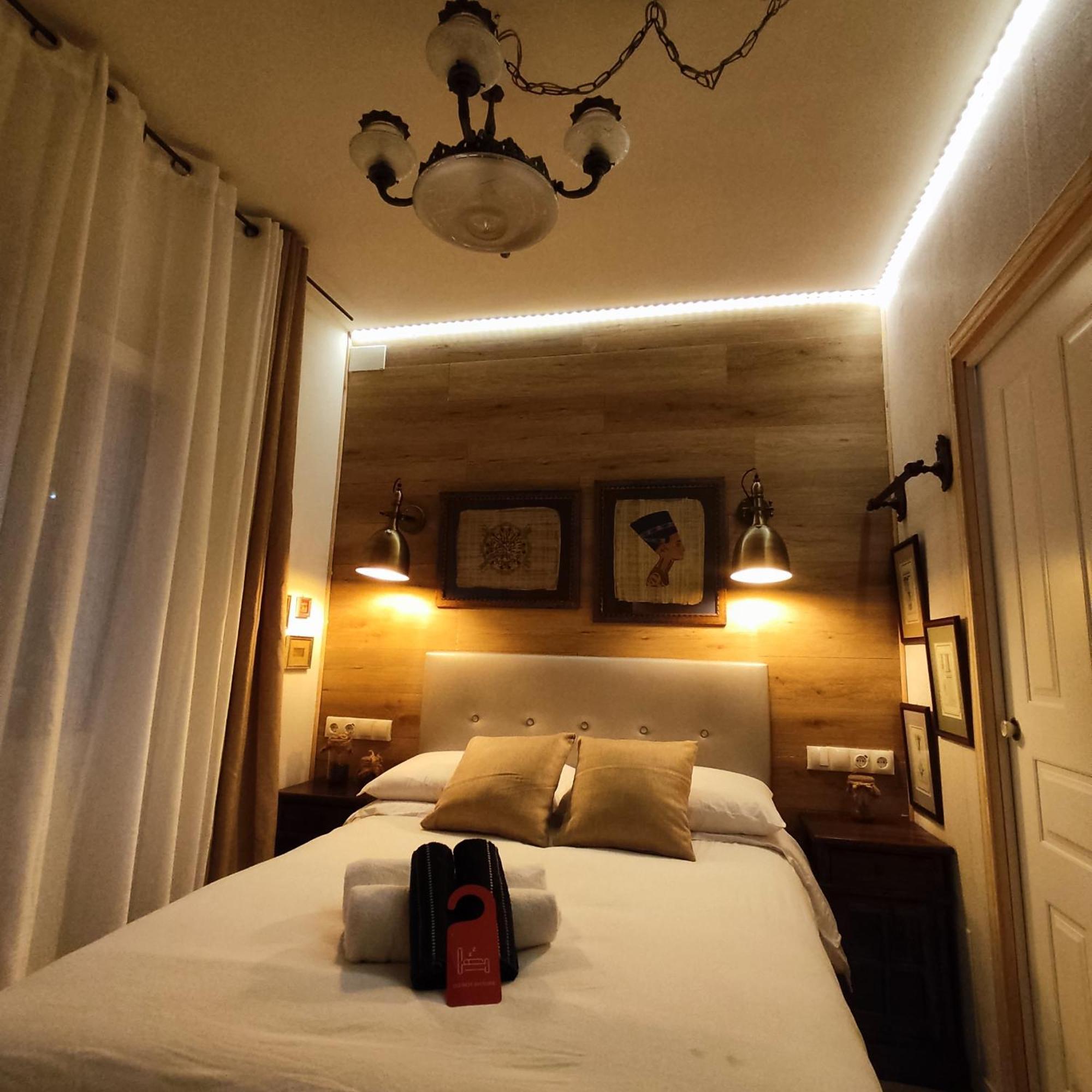 Studio Or Rooms With Private Bathroom Or Rooms With Shared Bathroom バルセロナ エクステリア 写真