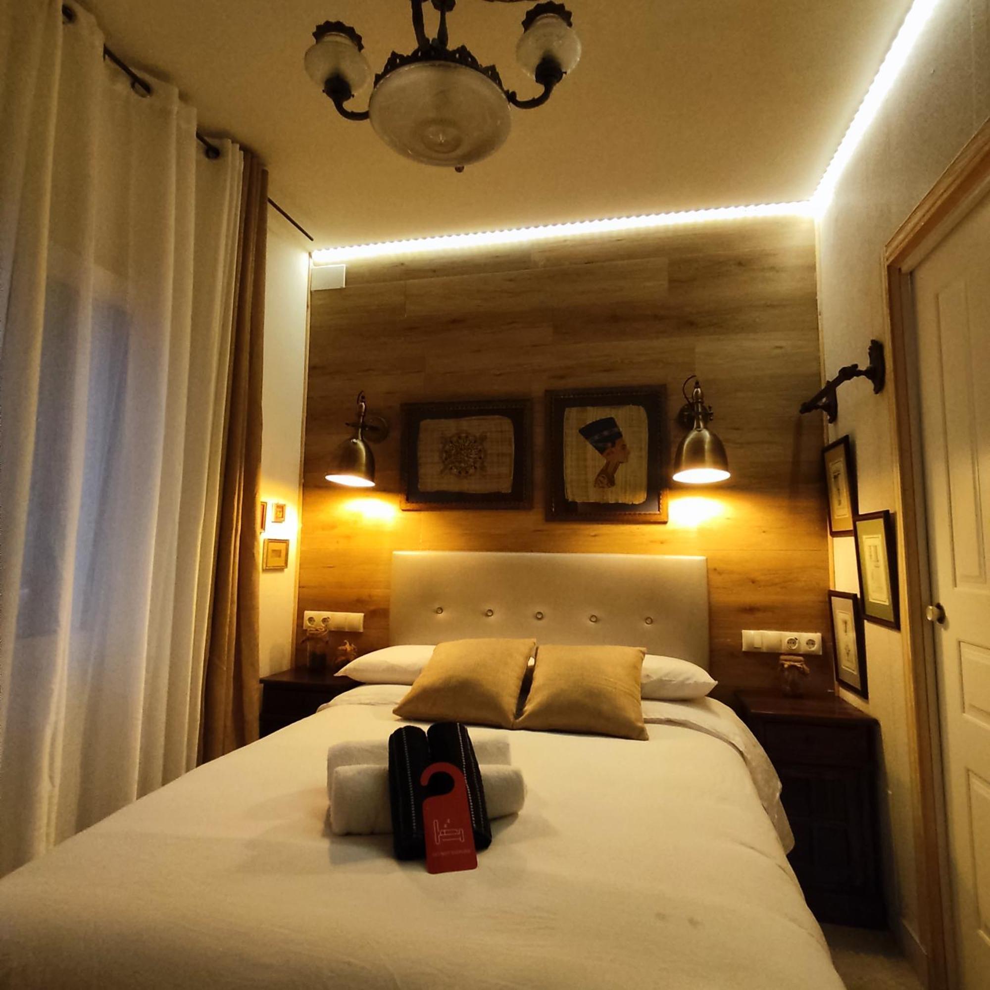 Studio Or Rooms With Private Bathroom Or Rooms With Shared Bathroom バルセロナ エクステリア 写真
