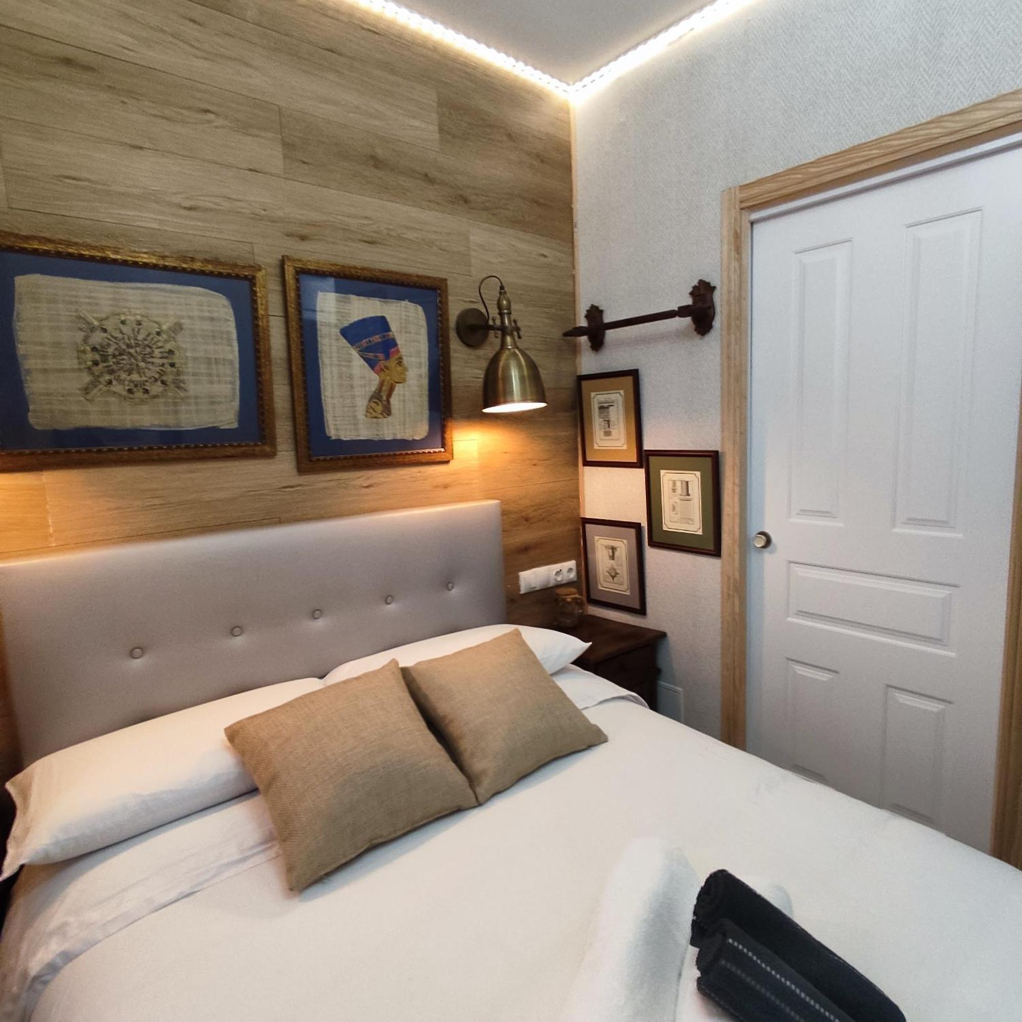 Studio Or Rooms With Private Bathroom Or Rooms With Shared Bathroom バルセロナ エクステリア 写真