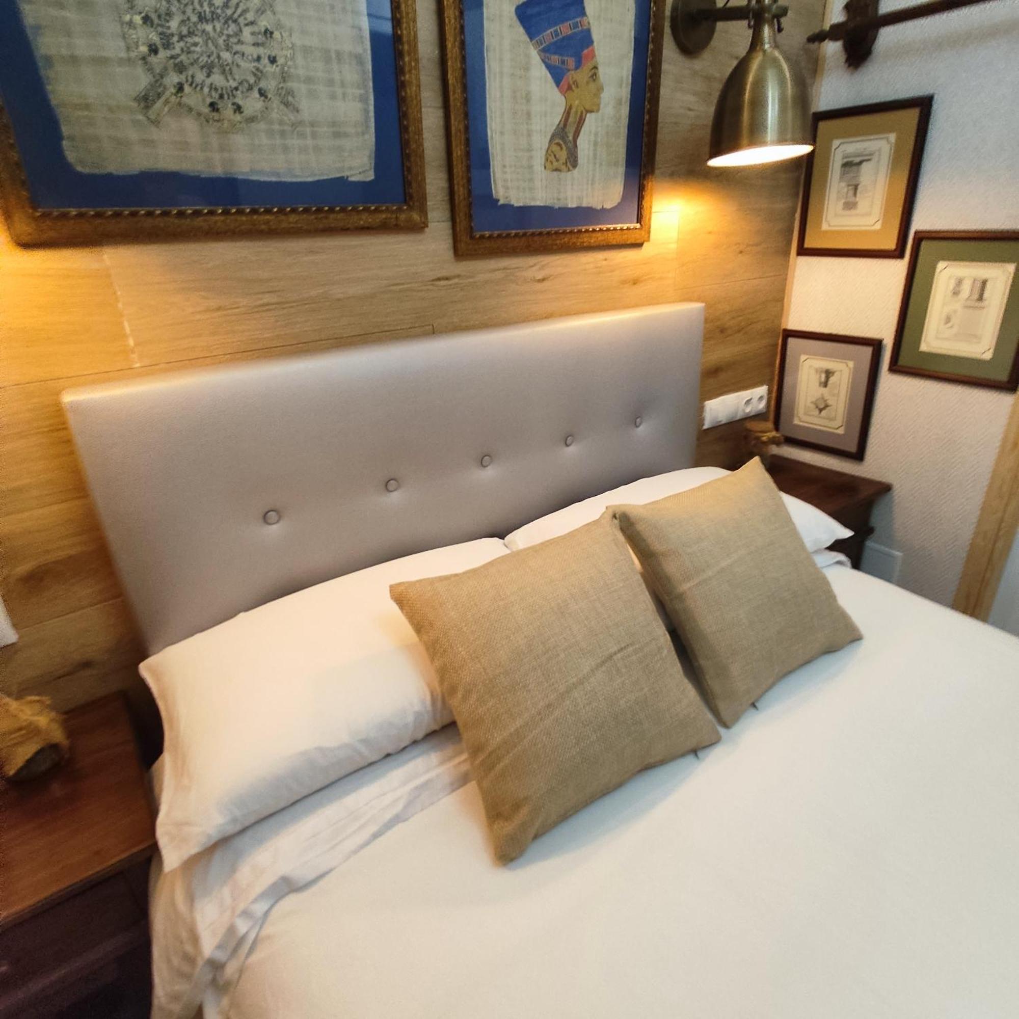 Studio Or Rooms With Private Bathroom Or Rooms With Shared Bathroom バルセロナ エクステリア 写真