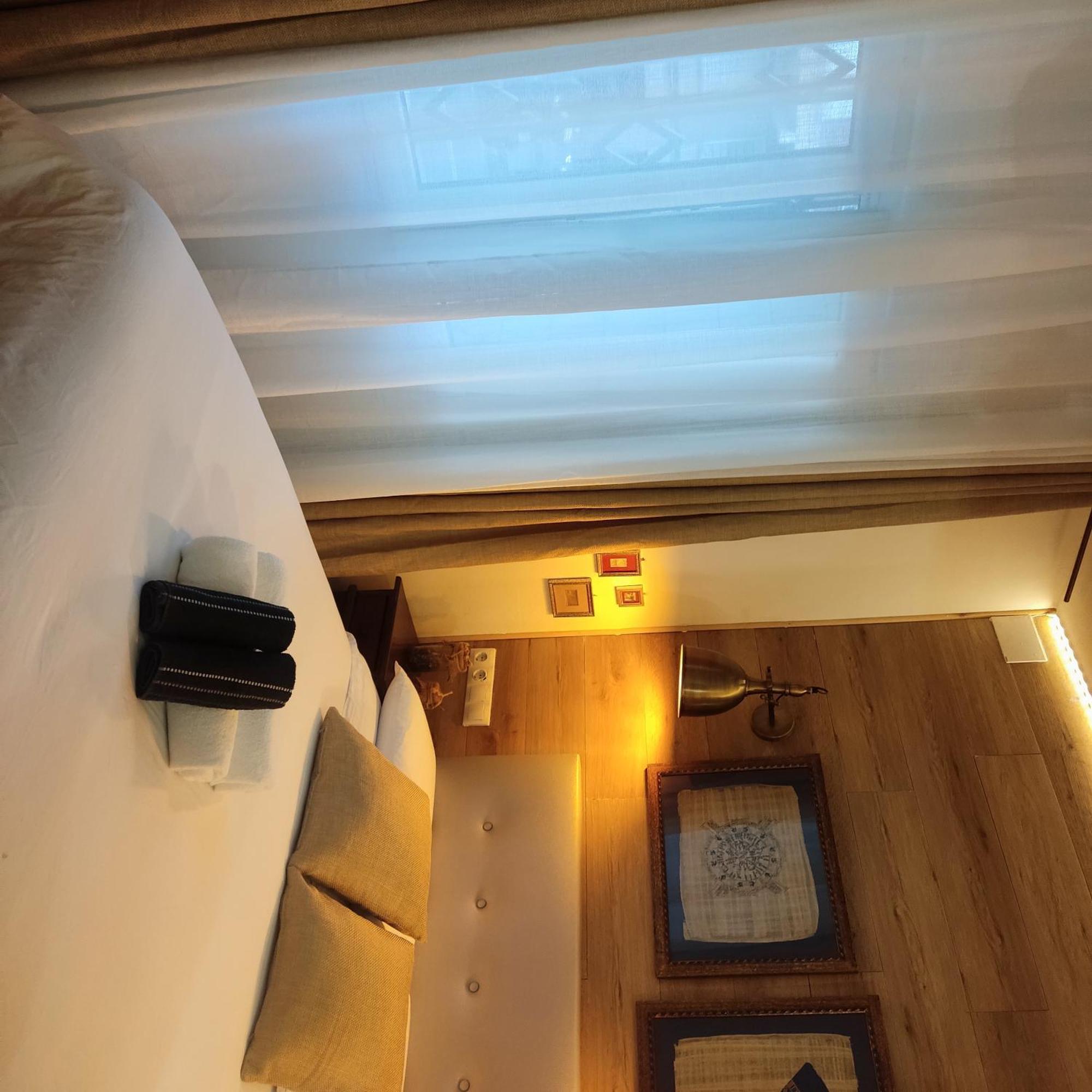 Studio Or Rooms With Private Bathroom Or Rooms With Shared Bathroom バルセロナ エクステリア 写真