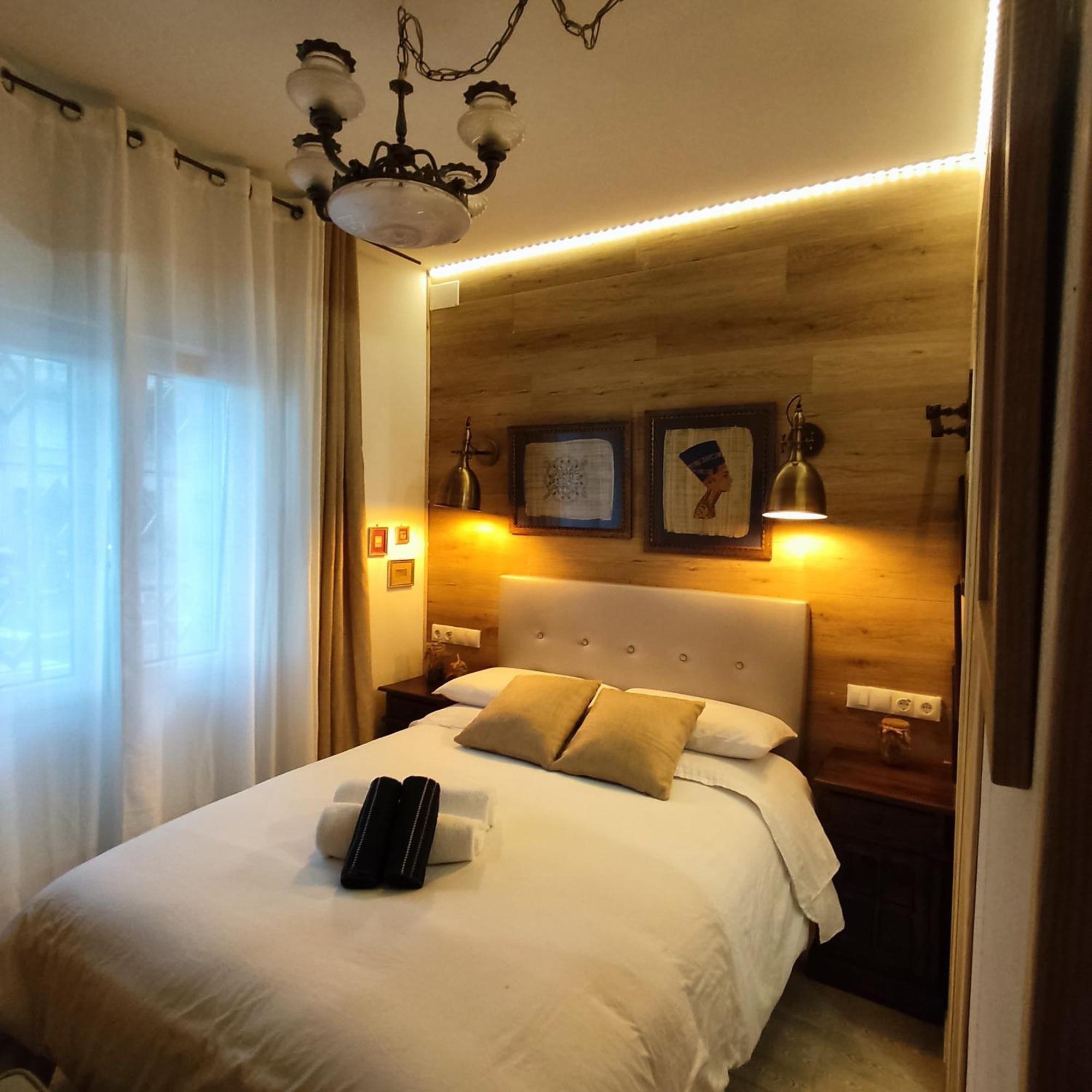 Studio Or Rooms With Private Bathroom Or Rooms With Shared Bathroom バルセロナ エクステリア 写真