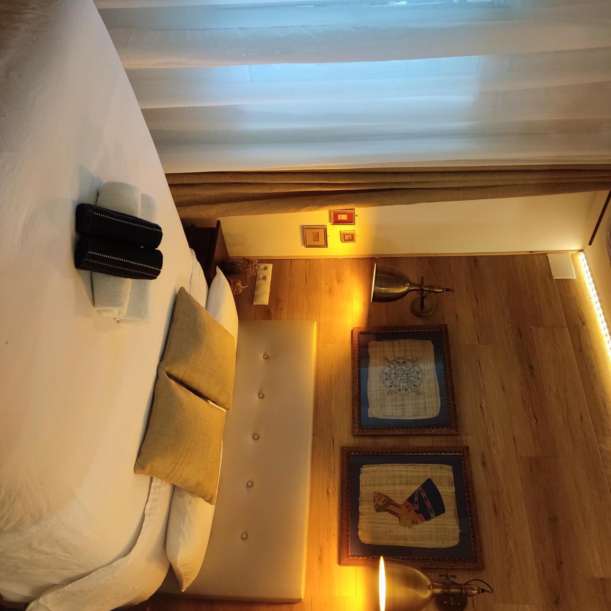 Studio Or Rooms With Private Bathroom Or Rooms With Shared Bathroom バルセロナ エクステリア 写真