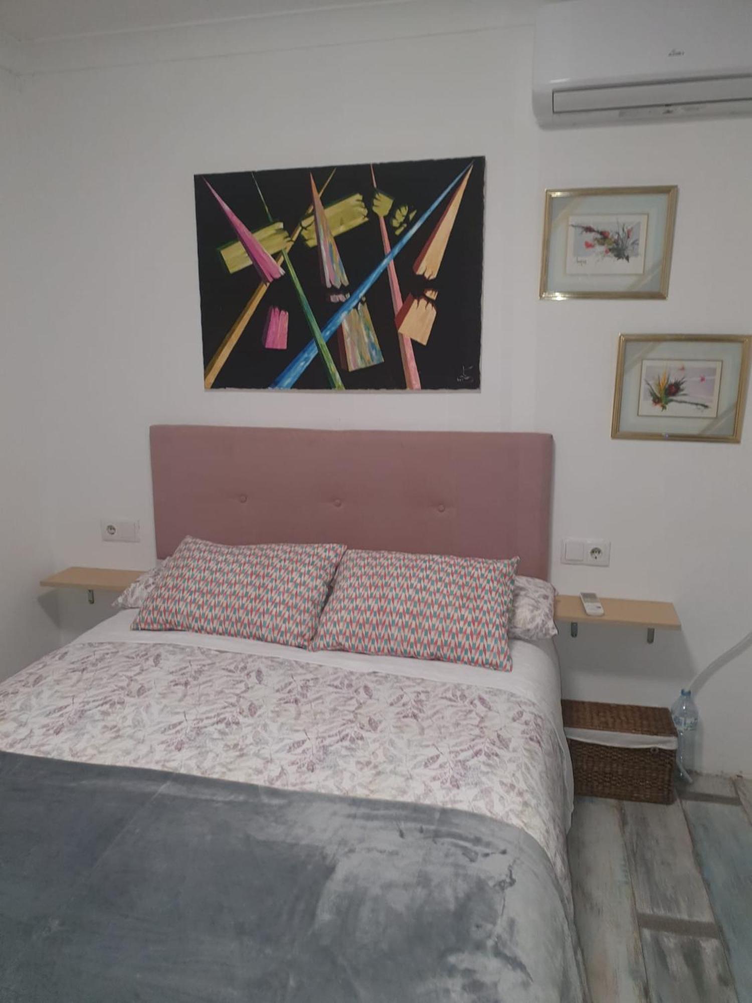 Studio Or Rooms With Private Bathroom Or Rooms With Shared Bathroom バルセロナ エクステリア 写真