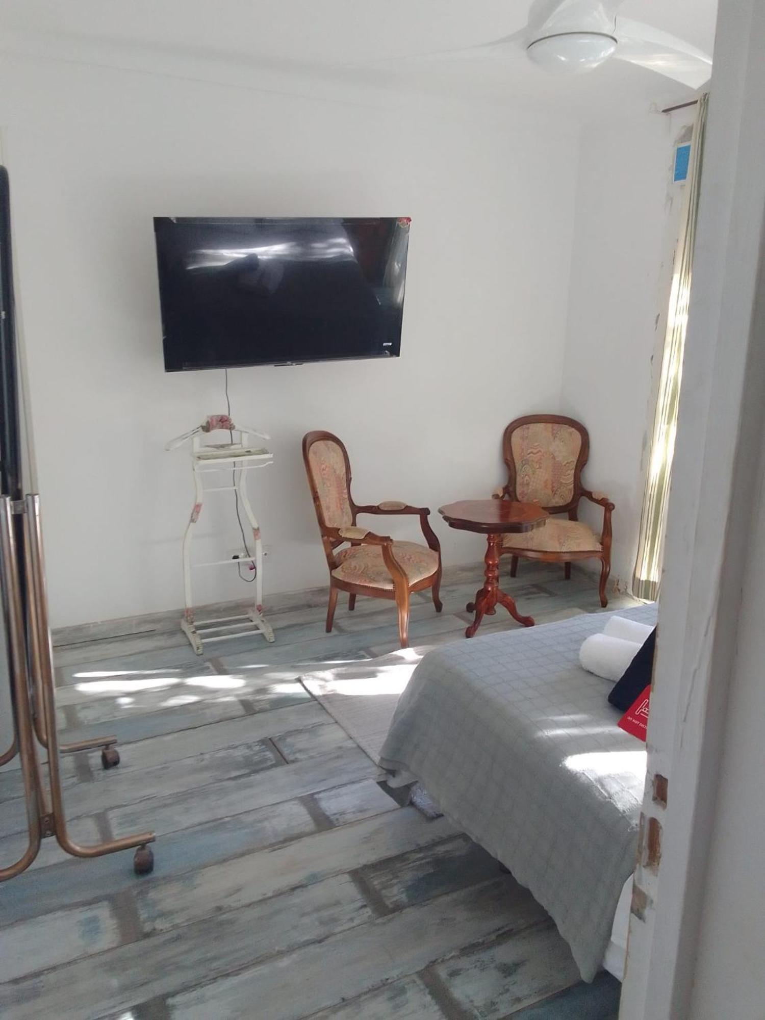 Studio Or Rooms With Private Bathroom Or Rooms With Shared Bathroom バルセロナ エクステリア 写真