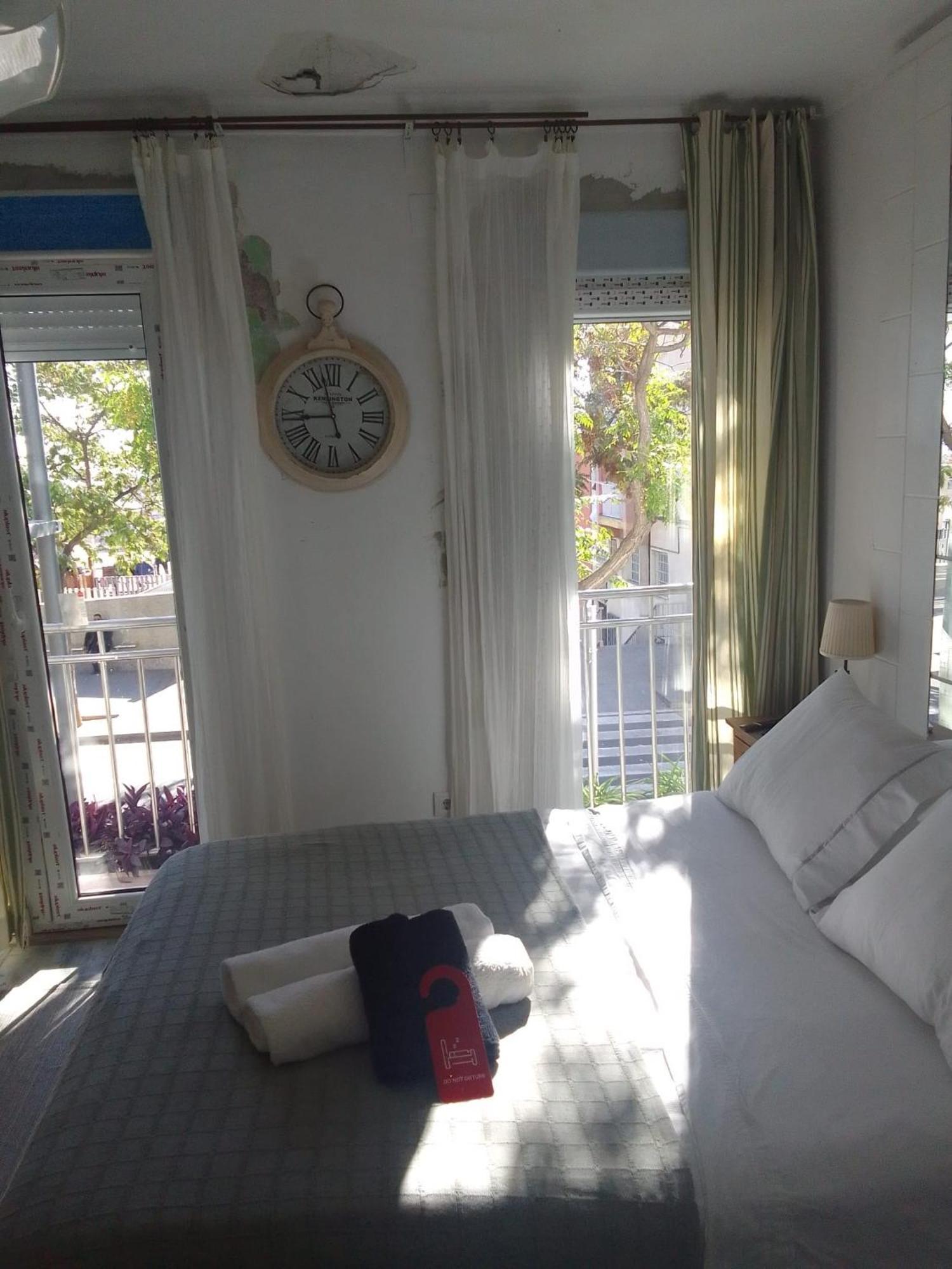 Studio Or Rooms With Private Bathroom Or Rooms With Shared Bathroom バルセロナ エクステリア 写真