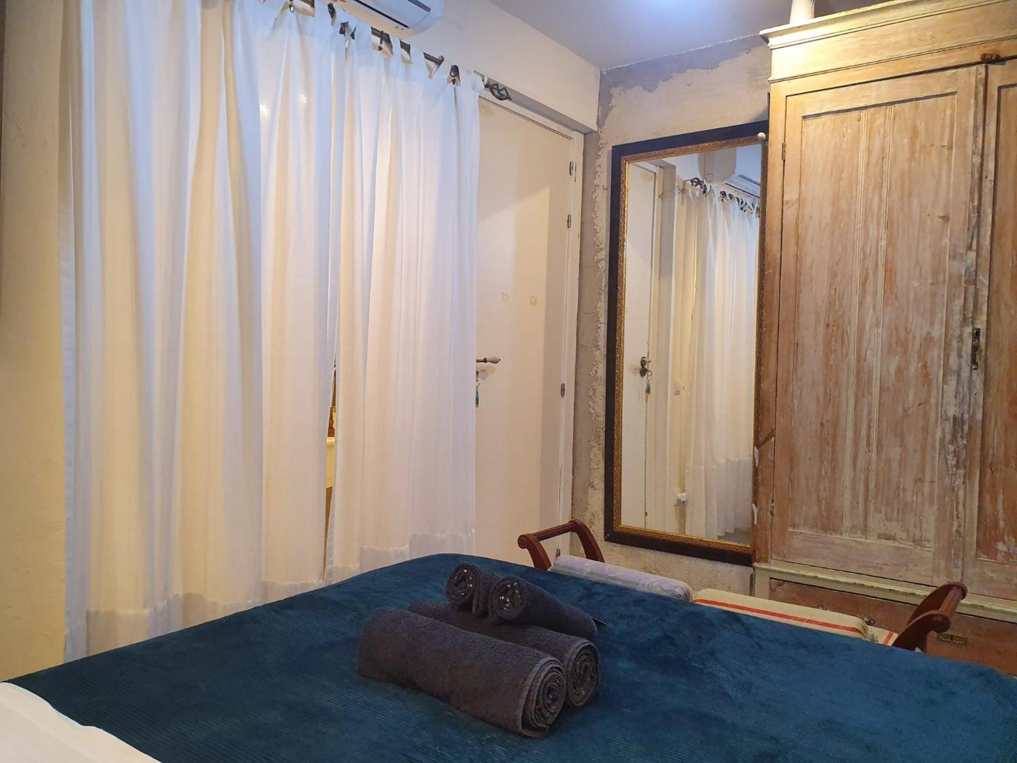 Studio Or Rooms With Private Bathroom Or Rooms With Shared Bathroom バルセロナ エクステリア 写真