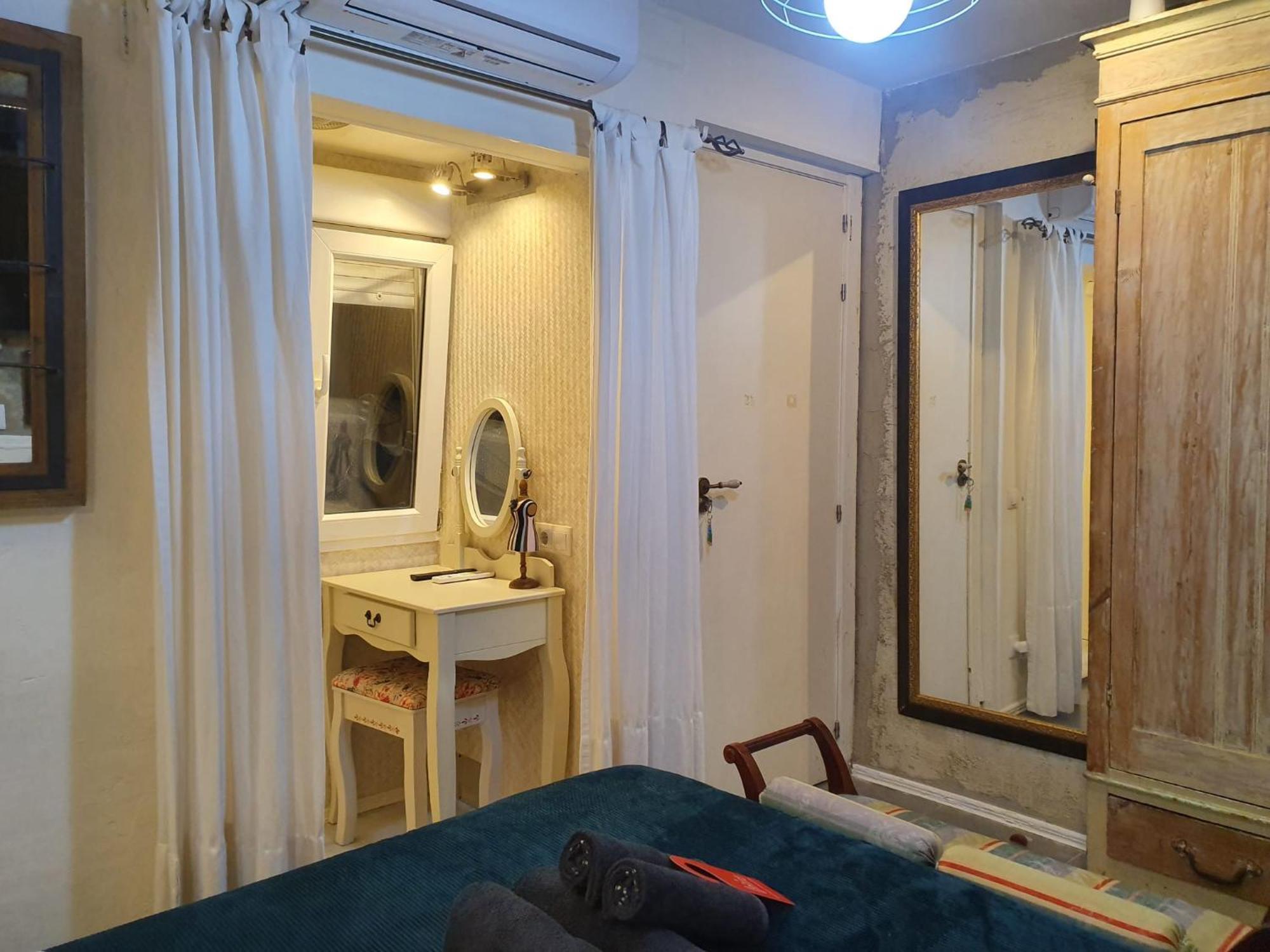 Studio Or Rooms With Private Bathroom Or Rooms With Shared Bathroom バルセロナ エクステリア 写真